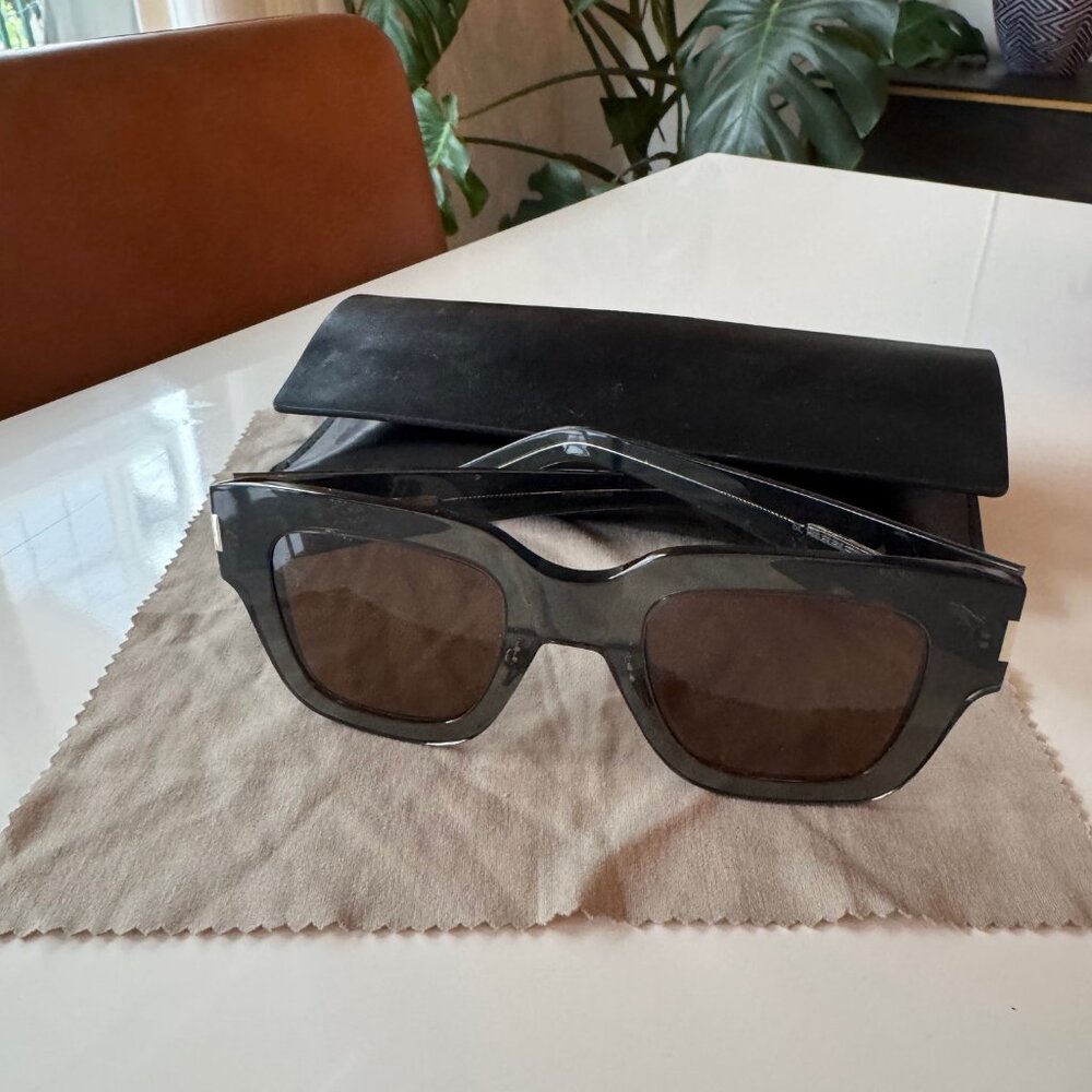 Saint Laurent Classic Sl 184 Slim-004 Sunglasses - Picture 4 of 7